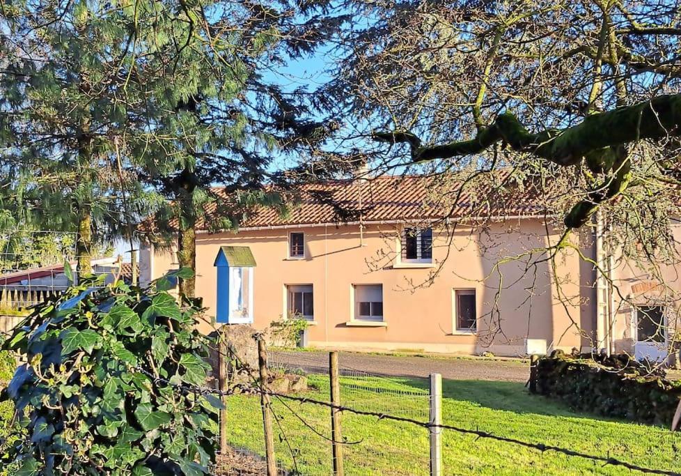 Le P'Tit Gite D'Isa, 15 Km Du Puy Du Fou Mauleon Exterior foto